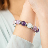 Elegant ålfabeads bracelet symbolizing emotional balance and professional success.